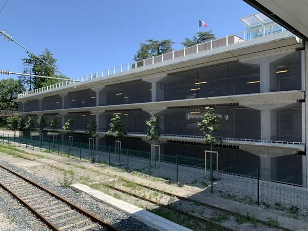 Stainless steel mesh curtains used in parking lots
