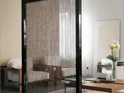 Chain link curtain combined with a steel frame as a room divider
