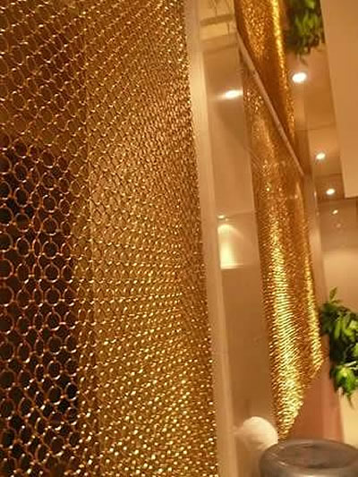 Brass circle ring mesh curtain is used to decorated the interior partition