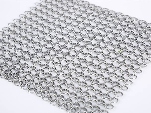 Stainless steel non-welded chainmail curtain